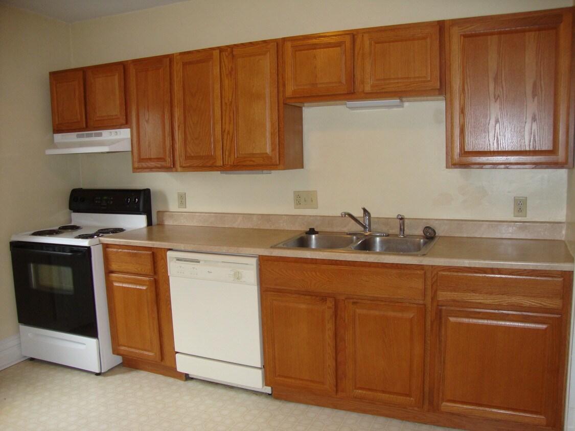 428 Liberty St, Grove City, PA 16127 Apartments in Grove City, PA