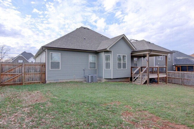 Foto del edificio - Sharp 3bed 2 ba.  upgrades throughout.