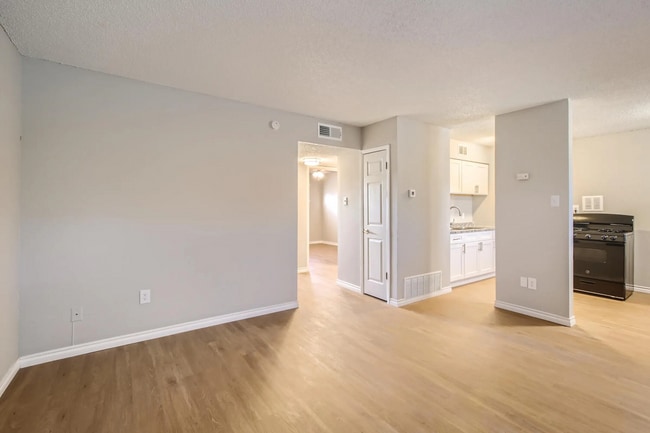 Building Photo - Mission Villas