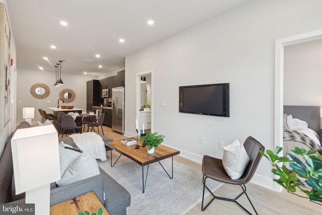 Foto del edificio - 6910 Ridge Ave
