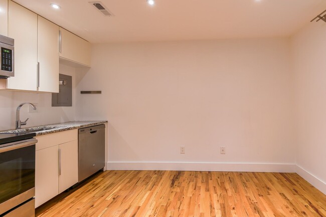 Foto del edificio - Classic Columbia Heights One Bedroom!