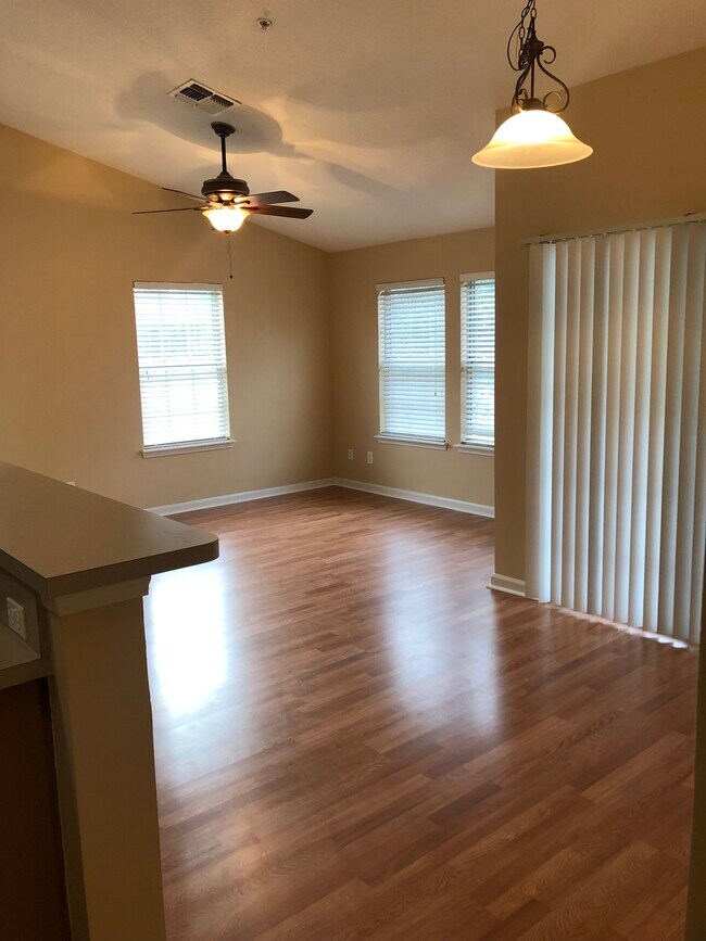 Sala de estar - 575 Oakleaf Plantation Pkwy