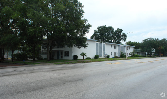 Building Photo - Crescent Lake Apartments