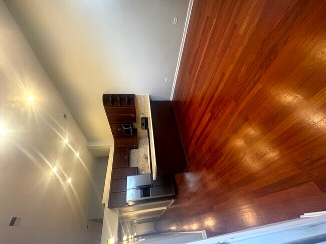 Foto del edificio - 521 N Racine Ave