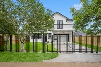 Building Photo - 2347 Knoblock St