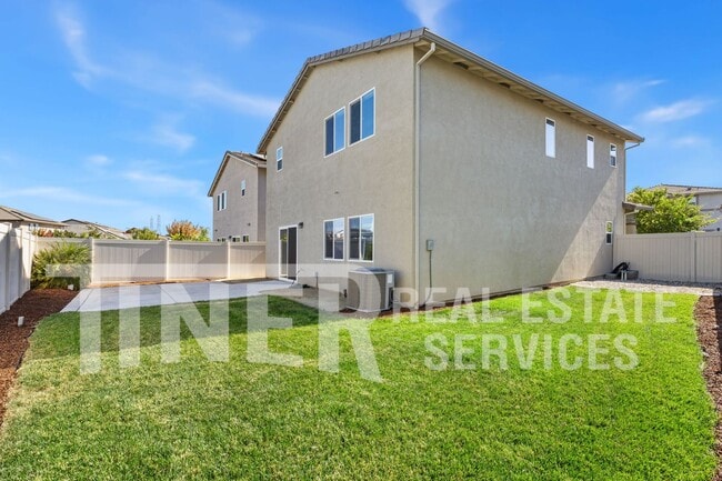 Building Photo - Modern Comfort in Natomas!