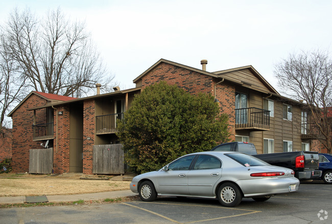 Foto del edificio - The Village Apartments