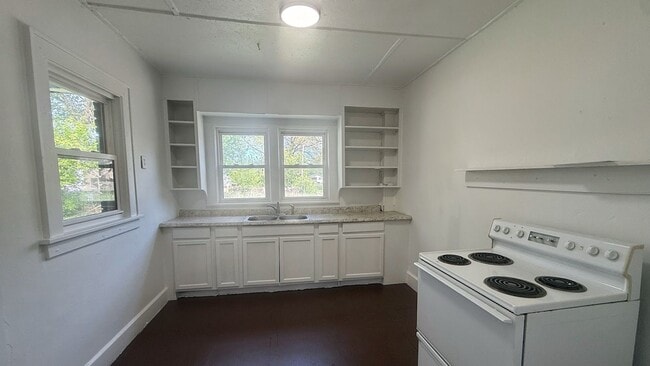 Building Photo - 724 S Linden Ave
