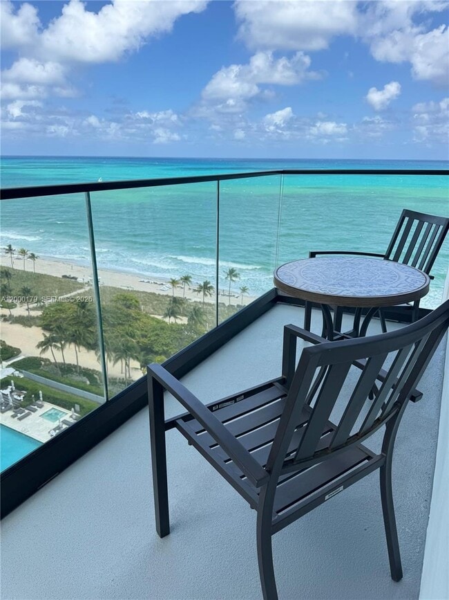 Foto del edificio - 10185 Collins Ave