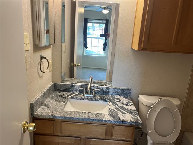 Foto del edificio - 702 Woodland Ct