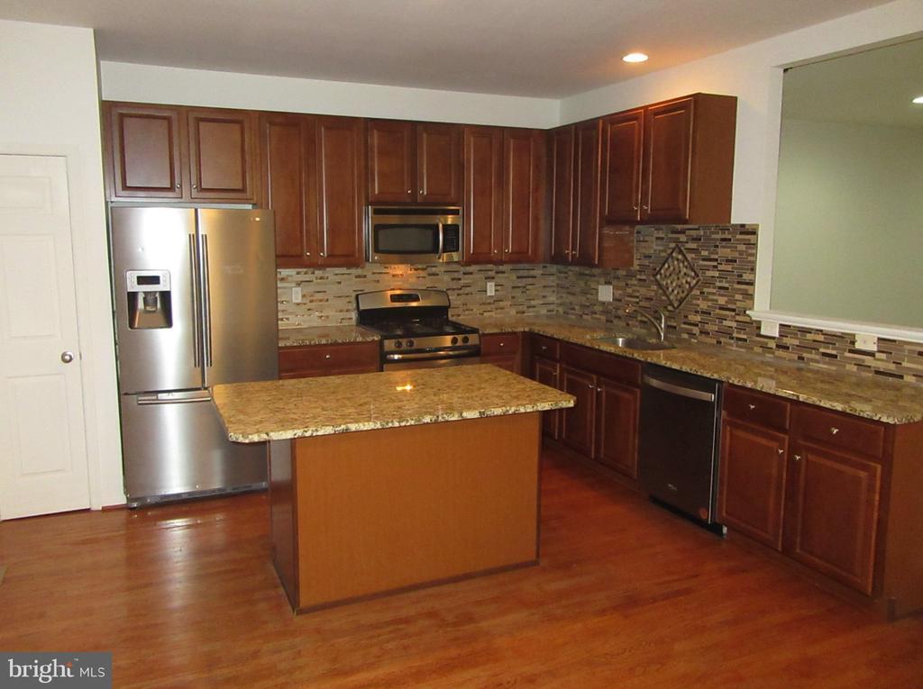 Primary Photo - 540 Van Dyke Cir