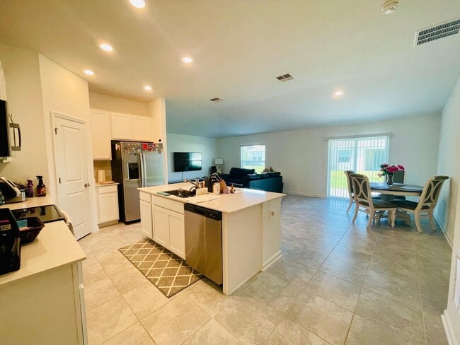 Building Photo - 639 Daring Dr