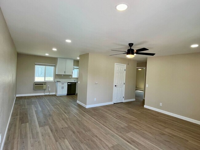 Foto del edificio - Recently Remodeled 2 Bed/1 Bath Escondido
