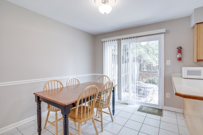 Foto del edificio - 4685 Forestdale Dr