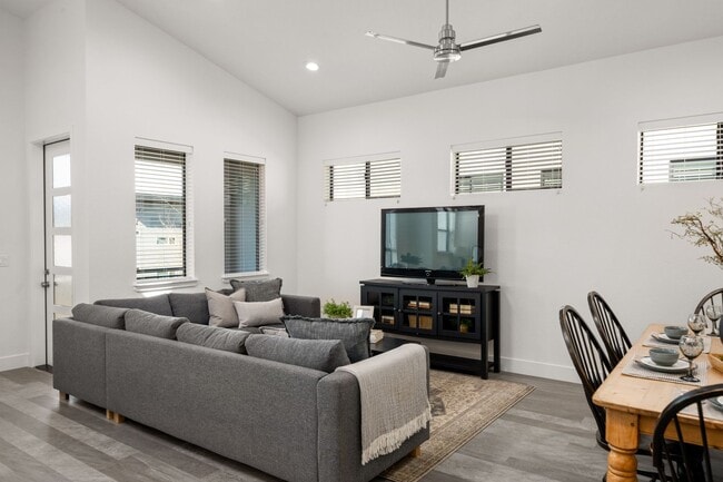 Building Photo - The Boulevards