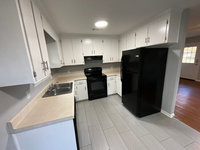 Foto del edificio - Adorable 2/1 in Great Location with Pest Control Included