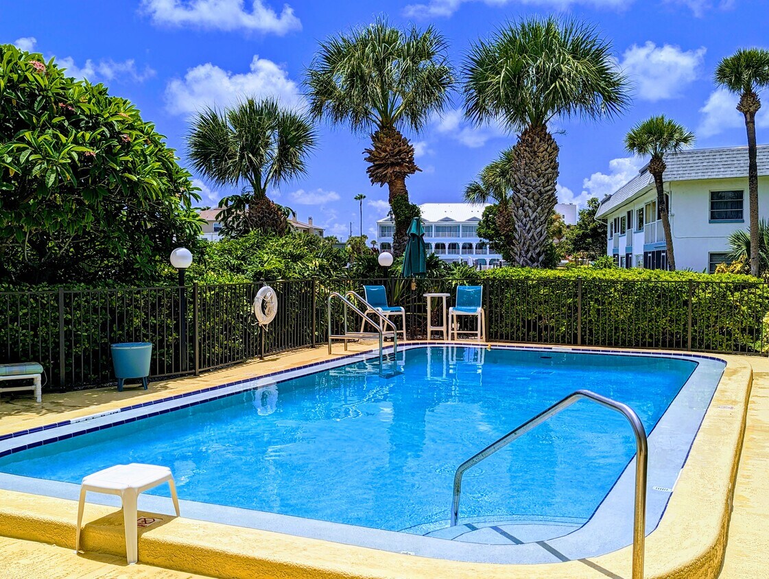 Foto principal - 11650 Capri Cir S