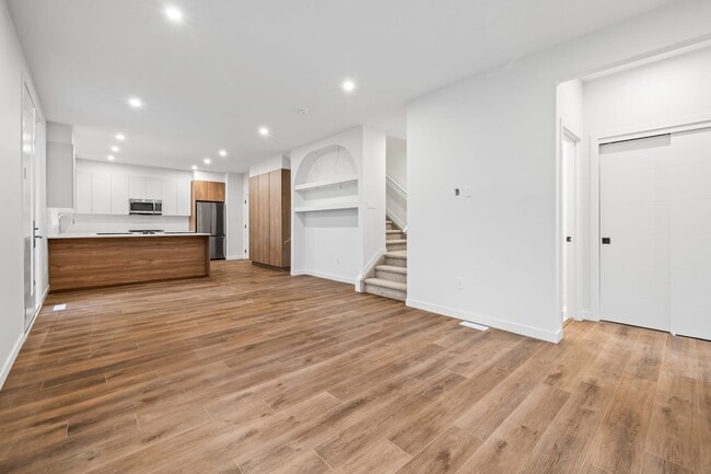 Building Photo - 9421 154 St NW