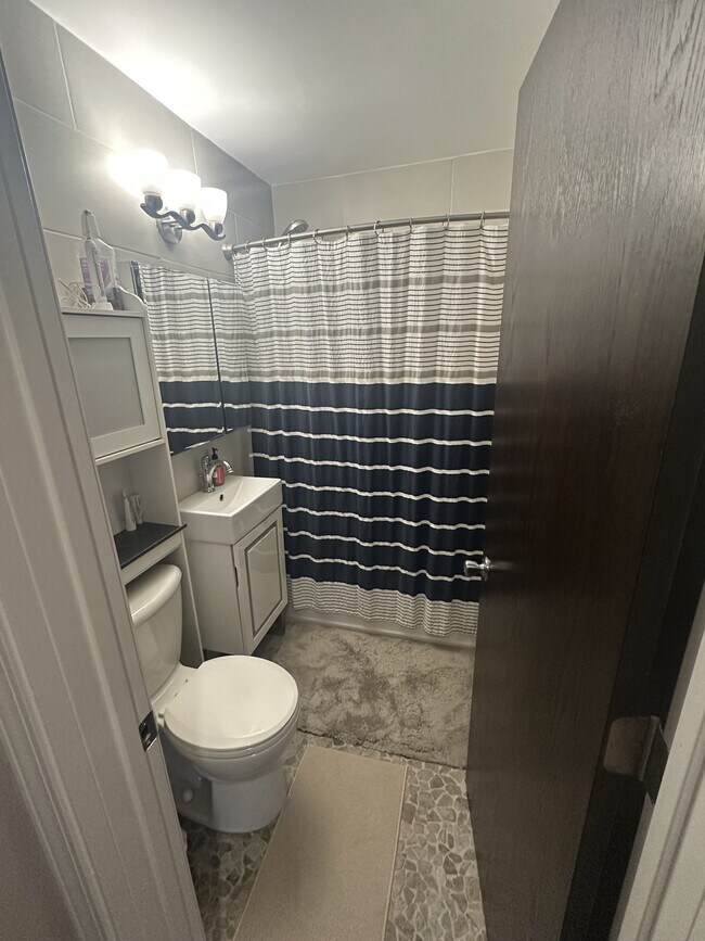 Foto del edificio - 1912 Dupont Ave S