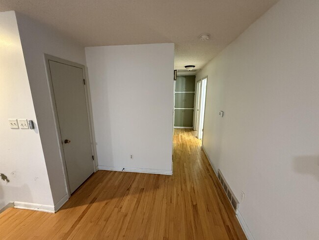 Foto del edificio - 1520 Crosby Ln