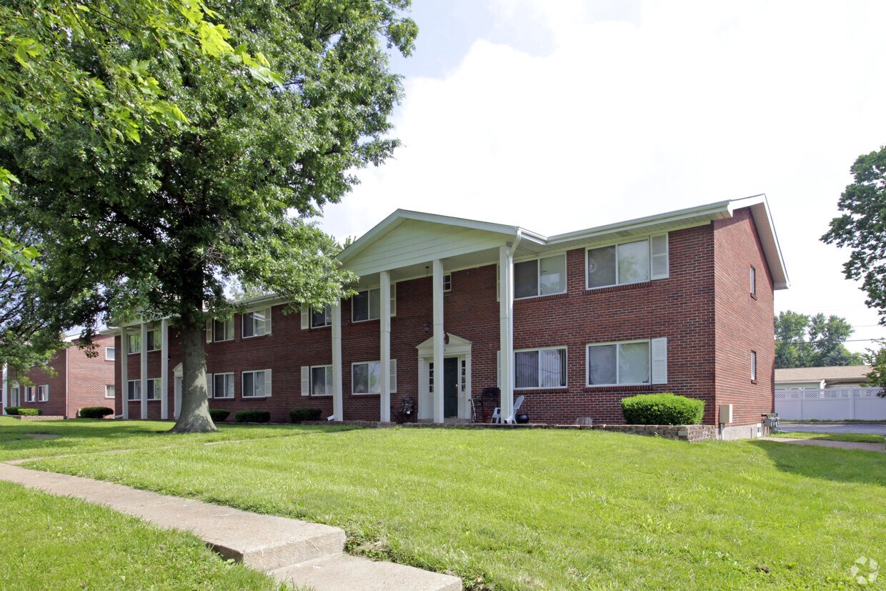 Primary Photo - Charbonier Apartments