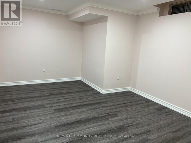 Photo du bâtiment - 1177 Church St N