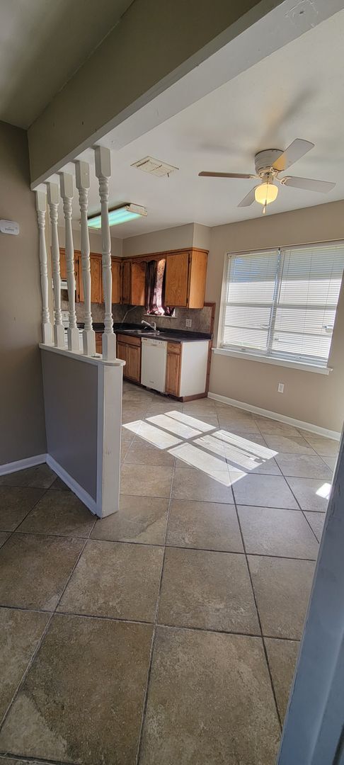 Foto del edificio - Very nice 4 bedroom/2 bath house with oven and dishwasher!