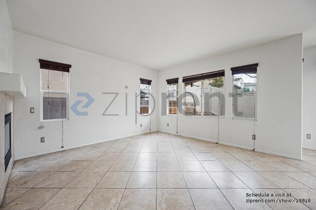 Building Photo - Unit