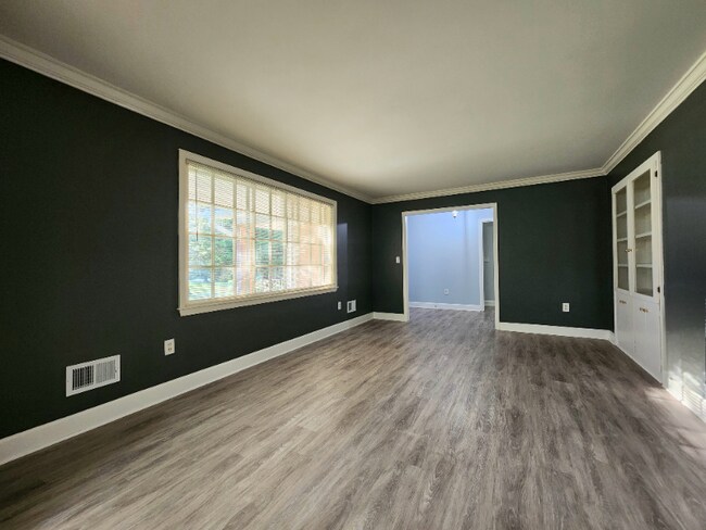 Building Photo - 508 E Standing Springs Rd
