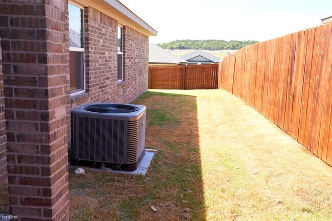 Building Photo - 3 br, 2 bath Duplex - 201 Appalachian Trl B