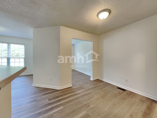 Foto del edificio - 604 Lake Lennox Dr