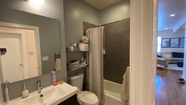 Foto del edificio - 2301 N Maplewood Ave