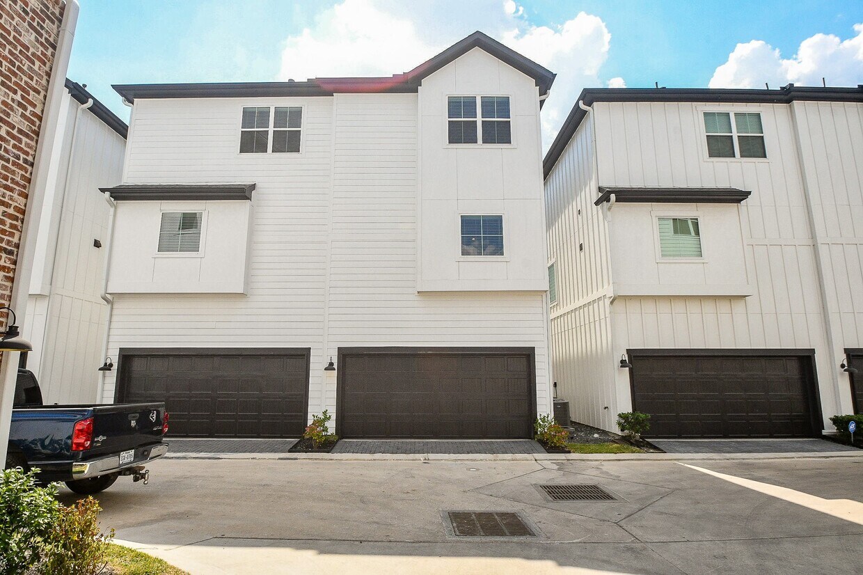 Building Photo - 139 Eastwood St