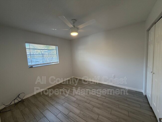 Foto del edificio - 4912 23rd St W