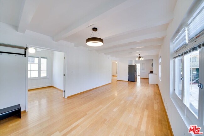 Foto del edificio - 228 Bicknell Ave