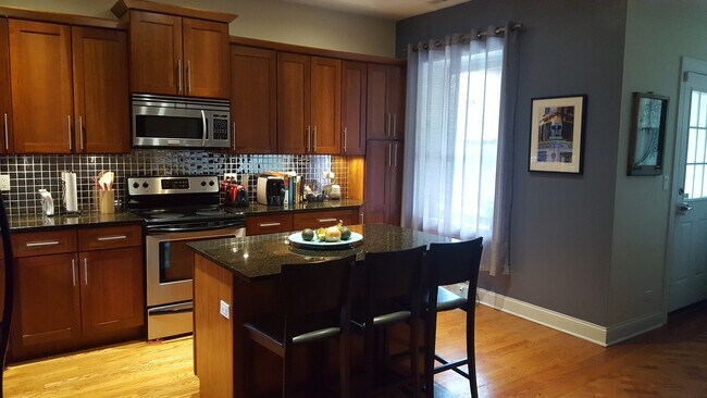 Kitchen - 3300 W Dickens Ave