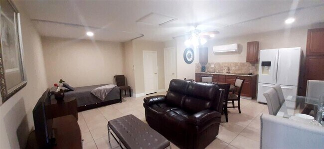 Building Photo - 7706 Friars Ct Ln