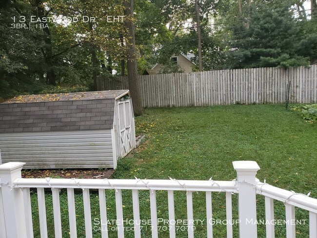 Foto del edificio - 13 Eastwood Dr