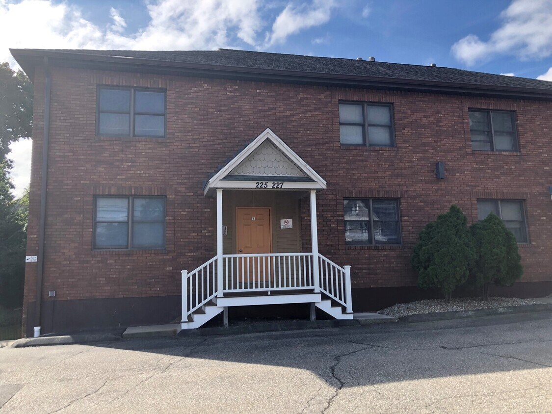 Primary Photo - 225 New Haven Ave