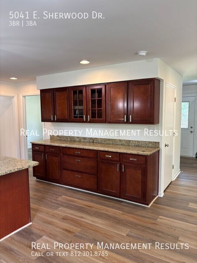 Foto del edificio - 5041 E Sherwood Dr
