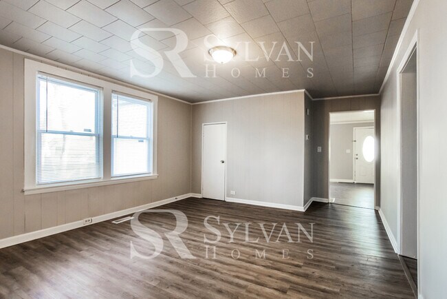 Building Photo - Spacious 3BR Home Awaits You!