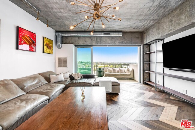 Building Photo - 1155 N La Cienega Blvd