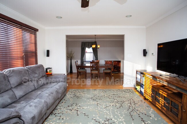 Foto del edificio - 112 W Taunton Ave