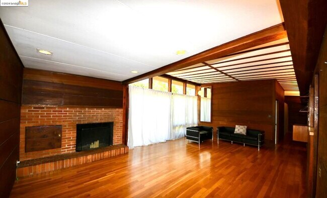 Building Photo - 25 Sunset Dr
