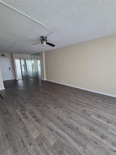 Foto del edificio - 801 Three Islands Boulevard