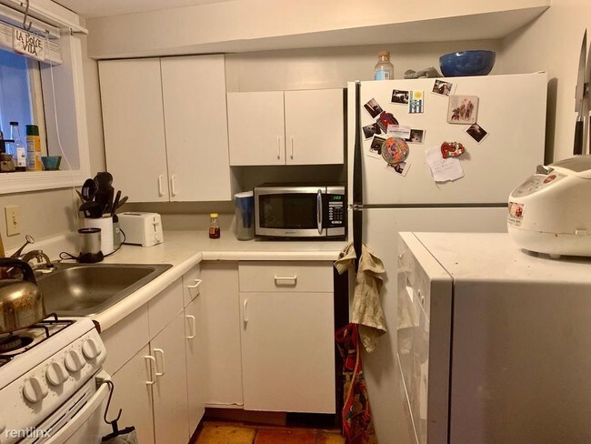 Foto del edificio - 1617 Hobart St NW