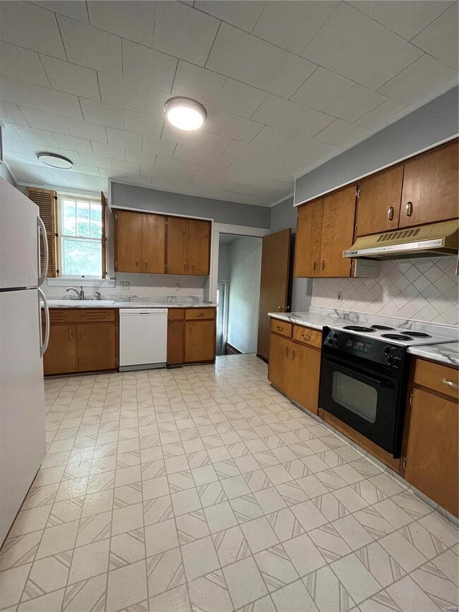 Building Photo - 405 E 4th St