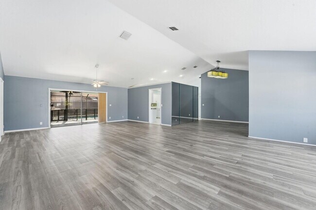 Foto del edificio - 9284 Laurel Green Dr