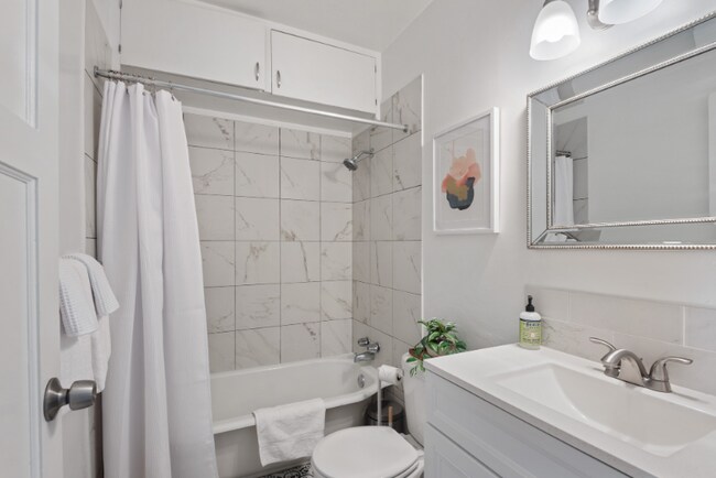 Foto del edificio - 3110 E 24th St