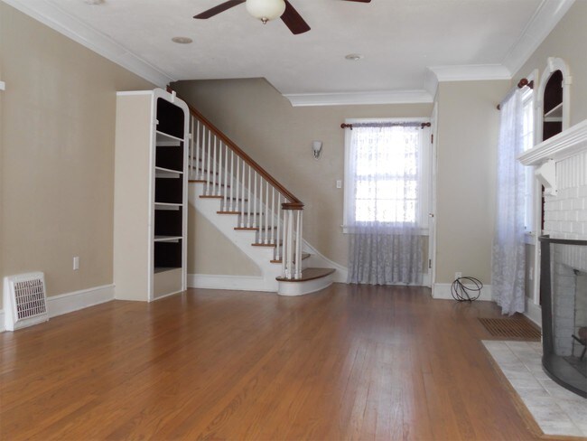 Building Photo - 524 Forest Dr SE